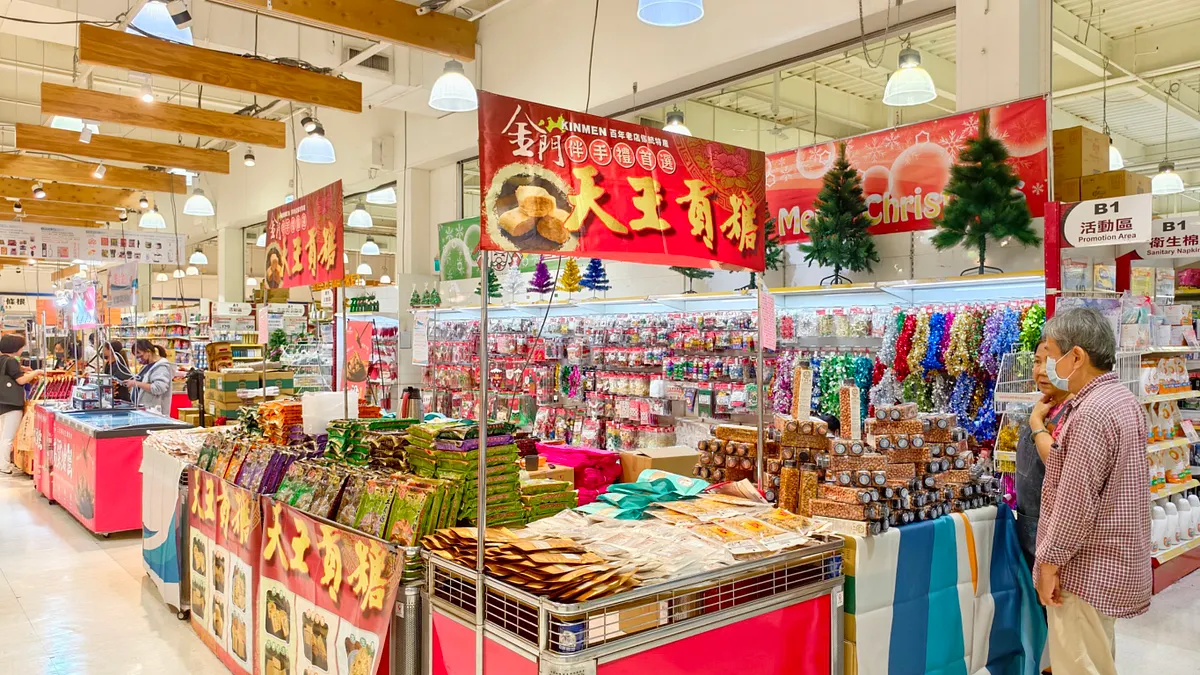 金門物產展集結優質的在地廠商來高雄展售金門特色商品,讓民眾在迎接新的一年到來前就能享用金門的好商品。(圖/大樂購務中心提供) 金門物產展集結優質的在地廠商來高雄展售金門特色商品,讓民眾在迎接新的一年到來前就能享用金門的好商品。(圖/大樂購務中心提供)