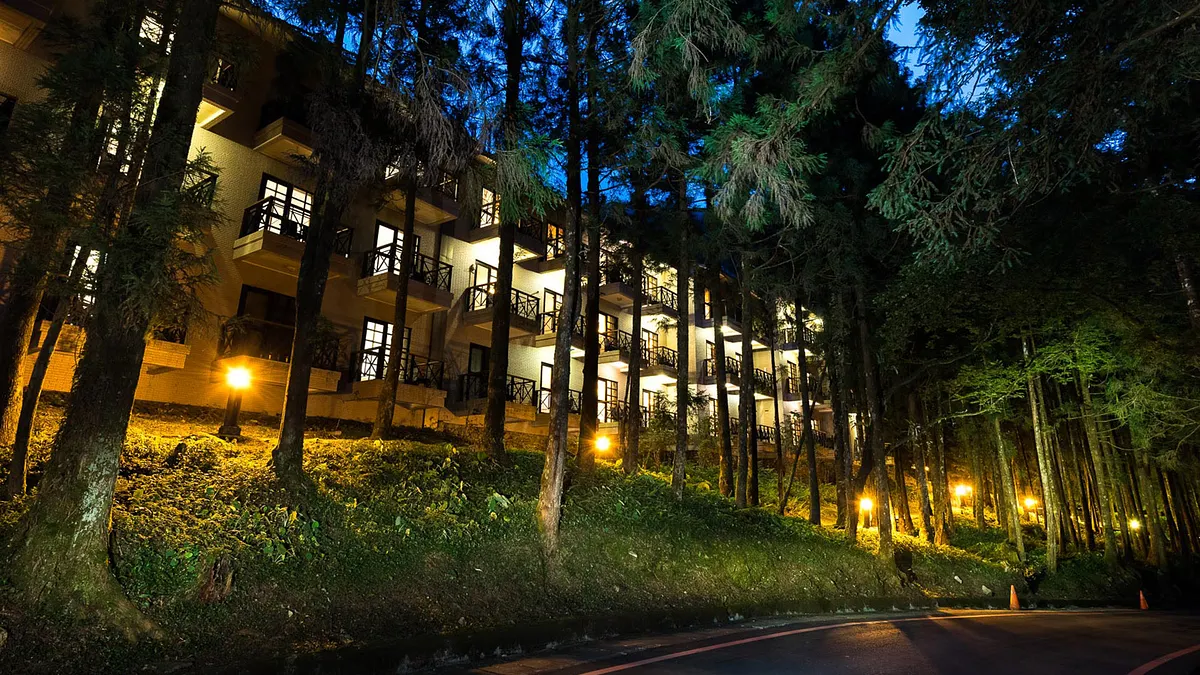 假期別只住一晚!力麗觀光聯合住宿券加碼送,湖畔泡湯賞星超享受。(圖/力麗觀光提供) 假期別只住一晚!力麗觀光聯合住宿券加碼送,湖畔泡湯賞星超享受。(圖/力麗觀光提供)