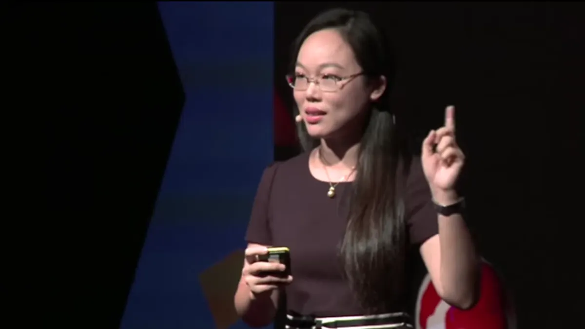 鍾瑩瑩從完全的門外漢到被尊稱為錦鯉女王。(圖/擷取自Youtube) 鍾瑩瑩從完全的門外漢到被尊稱為錦鯉女王。(圖/擷取自Youtube)