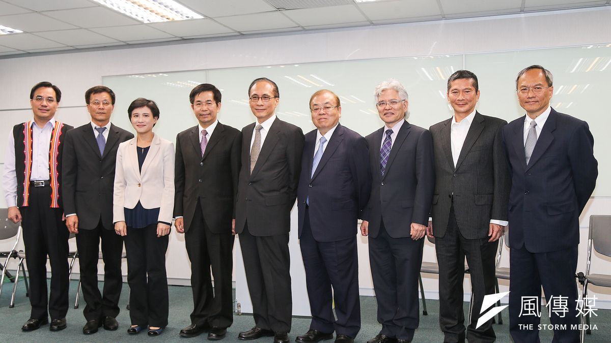 準行政院長林全20日公佈第四波人事,民進黨女立委批評這次名單讓人看了滿心寒,籲內閣首長林全,應多發掘及邀請女性入閣。(陳明仁攝) 準行政院長林全20日公佈第四波人事,民進黨女立委批評這次名單讓人看了滿心寒,籲內閣首長林全,應多發掘及邀請女性入閣。(陳明仁攝)