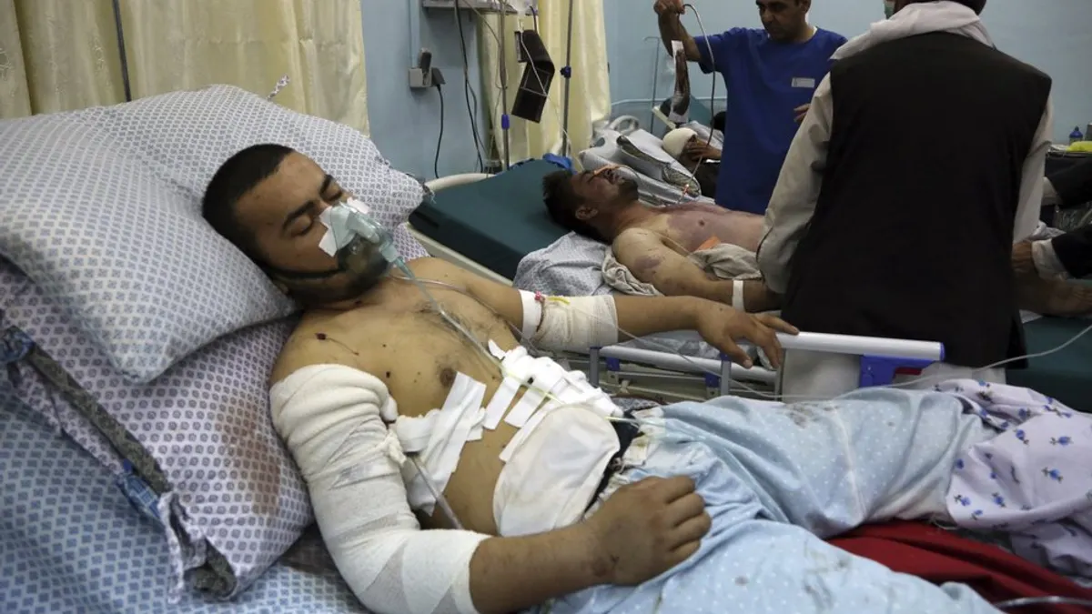 美國2日宣布與恐怖組織「神學士」達成初步和平協議,阿富汗喀布爾又傳汽車炸彈攻擊,至少5人死亡、50人受傷。(AP)