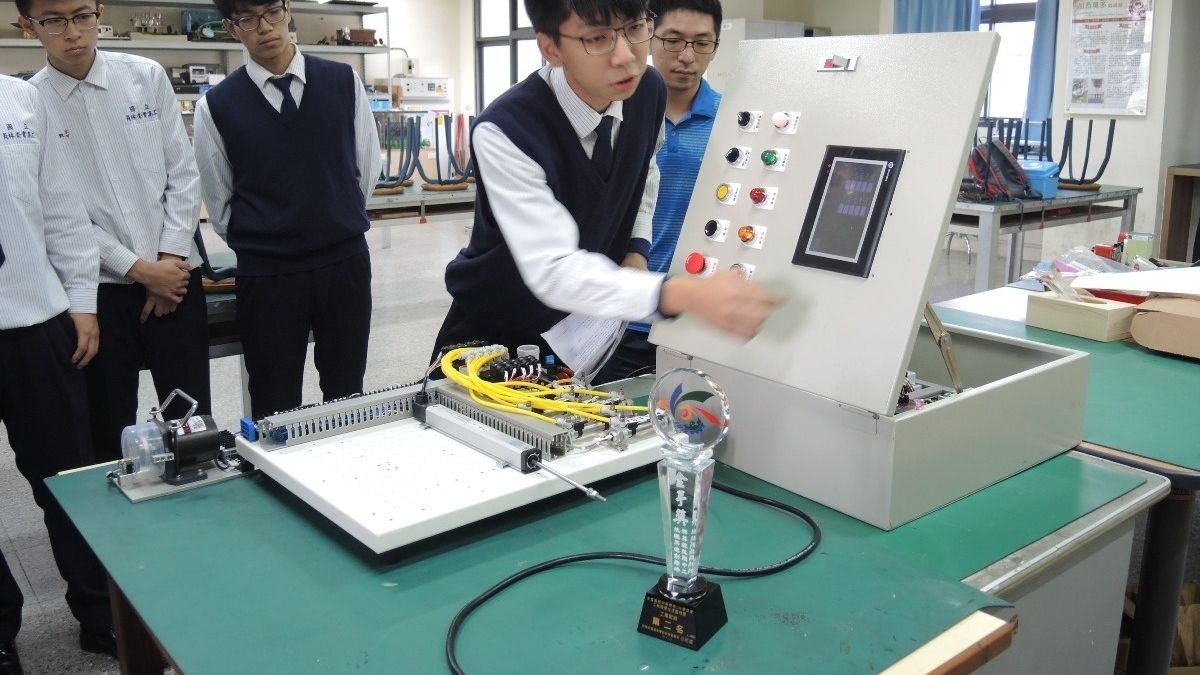 高職妹受建築工父母啟蒙 勇奪金手獎 高職妹受建築工父母啟蒙 勇奪金手獎