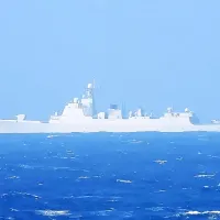 During a PLA "joint combat readiness patrol," Taiwan's Navy destroyer Kunming monitors the PLA Navy vessel Yinchuan. (Photo: Ministry of National Defense) During a PLA "joint combat readiness patrol," Taiwan's Navy destroyer Kunming monitors the PLA Navy vessel Yinchuan. (Photo: Ministry of National Defense)