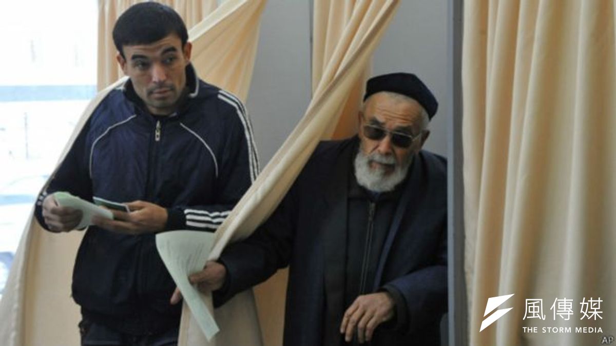 首都塔什干的一家投票站 首都塔什干的一家投票站