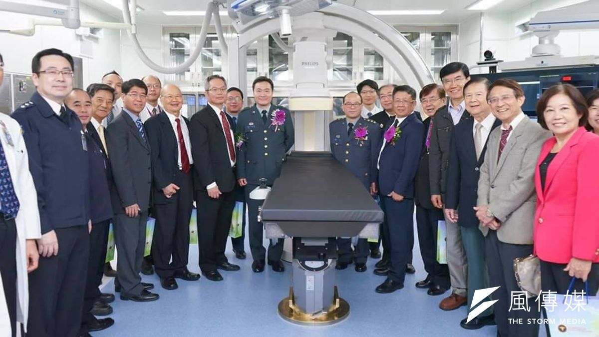 「雙向定位混成式開刀房(Bi-plane Hybrid OR)」啟用典 禮,邀請50餘位貴賓,共同見證啟用典禮。(圖/徐炳文攝) 「雙向定位混成式開刀房(Bi-plane Hybrid OR)」啟用典 禮,邀請50餘位貴賓,共同見證啟用典禮。(圖/徐炳文攝)