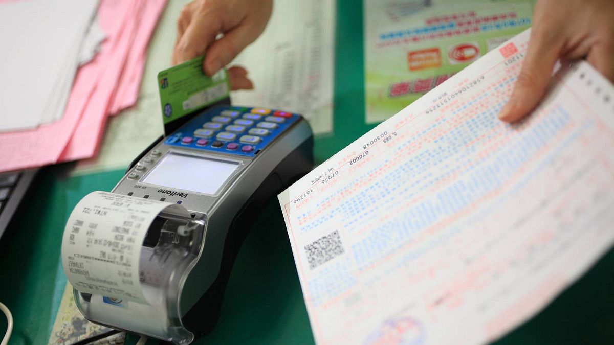 每年5月報稅季節又來臨,各家銀行推出刷卡繳稅賺現金優惠,要搶600億元商機。(資料照,屏東縣政府財稅局提供) 每年5月報稅季節又來臨,各家銀行推出刷卡繳稅賺現金優惠,要搶600億元商機。(資料照,屏東縣政府財稅局提供)