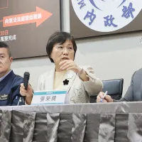 20260730-內政部長劉世芳(中)、内政部次長馬士元(左)、 警政署長張榮興(右)30日出席內政部「聲請中華統一促進黨違憲解散」記者會。(柯承惠攝) 20260730-內政部長劉世芳(中)、内政部次長馬士元(左)、 警政署長張榮興(右)30日出席內政部「聲請中華統一促進黨違憲解散」記者會。(柯承惠攝)