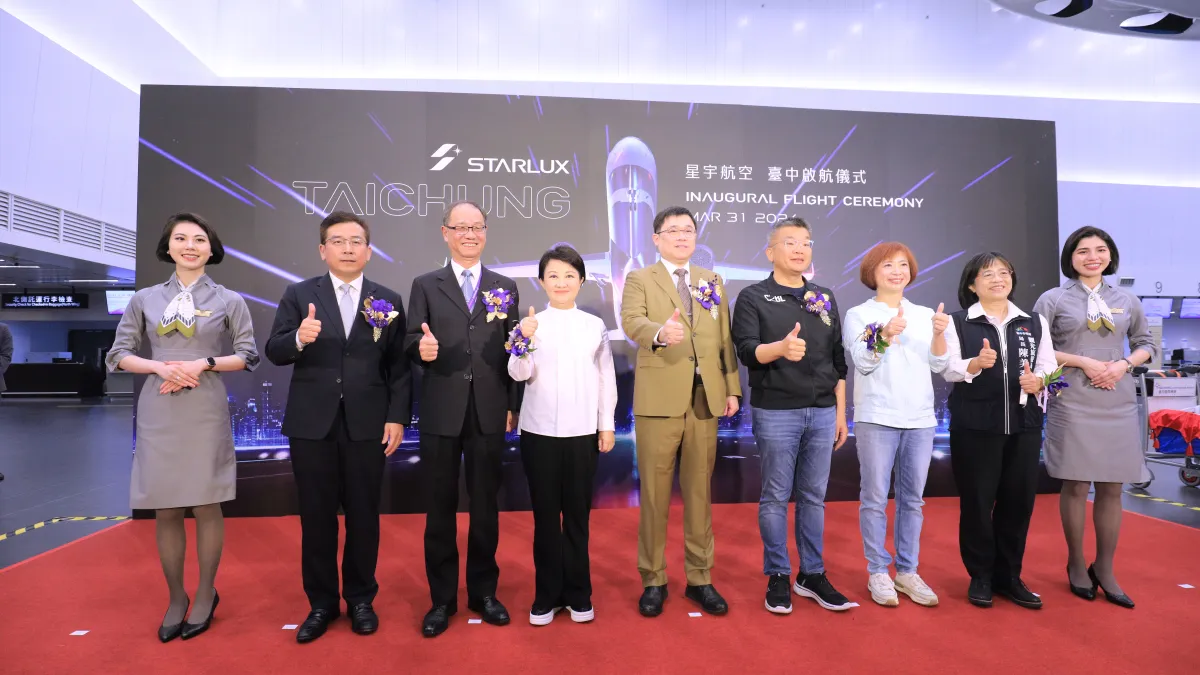 星宇航空31日正式啟動台中航線,首波航點包括澳門、日本高松及越南峴港,盧秀燕市長出席早上首班日本高松線起飛前舉辦首航儀式。(圖/台中市政府)