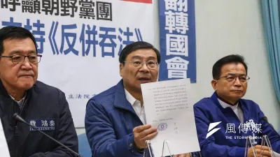 作者認為,國民黨的荒謬,更在最近的「反滲透法」立法過程中嶄露無疑。圖為國民黨團日前召開「朝野同行國家共贏,呼籲朝野黨團共同支持《反併吞法》」記者會。(資料照,顏麟宇攝)