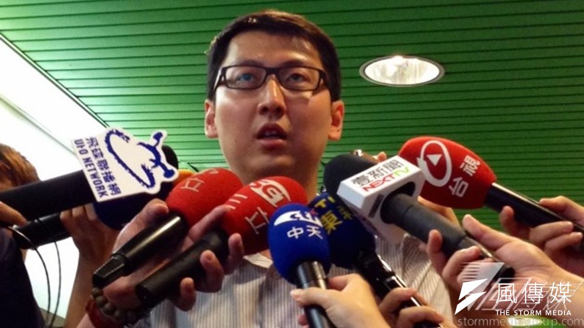 連勝文發言人錢震宇否認連勝文曾去過Playboy創辦人海夫納的豪宅,並對宋耀明的陳述表示遺憾。(羅暐智攝) 連勝文發言人錢震宇否認連勝文曾去過Playboy創辦人海夫納的豪宅,並對宋耀明的陳述表示遺憾。(羅暐智攝)