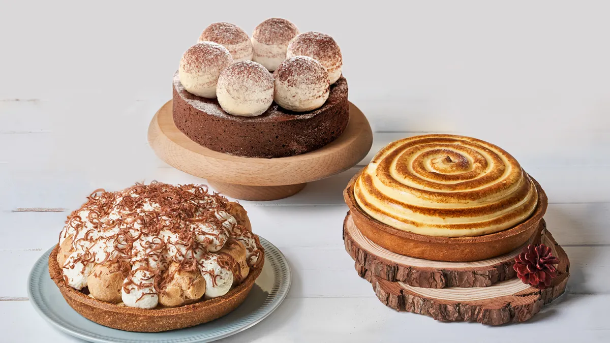 三澧企業2022耶誕蛋糕限量開賣,提供栗子奶油泡芙塔、橙香巧克力香緹、香草慕斯蘋果塔等三款人氣選擇。(圖/三澧企業提供)