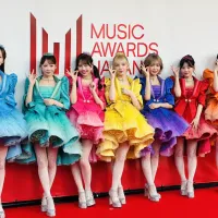 FRUITS ZIPPERが国際音楽賞MAJで最優秀賞を受賞し世界発信を誓う一方、LiSAもレッドカーペットに登場し共演ステージへの意気込みを語った。(写真/黃信維撮影) FRUITS ZIPPERが国際音楽賞MAJで最優秀賞を受賞し世界発信を誓う一方、LiSAもレッドカーペットに登場し共演ステージへの意気込みを語った。(写真/黃信維撮影)