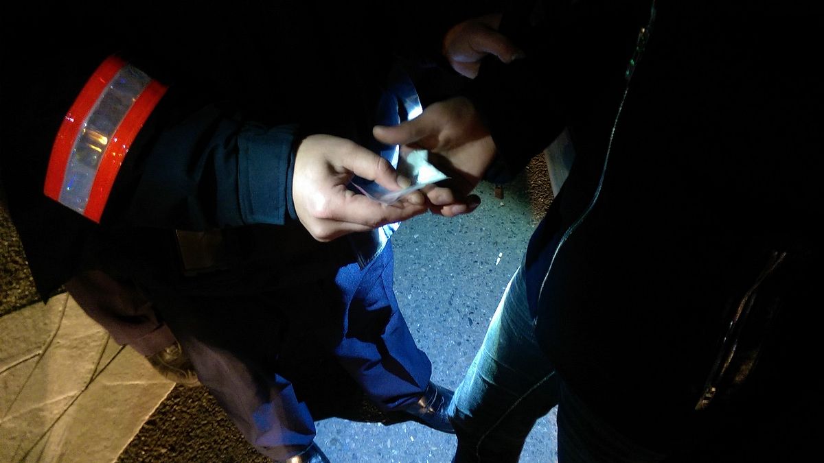 警不畏霸王寒流 堅守岡位緝毒不手軟 警不畏霸王寒流 堅守岡位緝毒不手軟