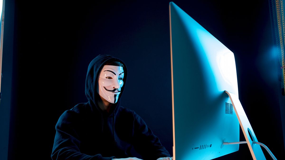 騙過ChatGPT幫他編寫惡意程式!日本17歲高中生成功駭入最大連鎖網咖,偷走725萬份會員個資