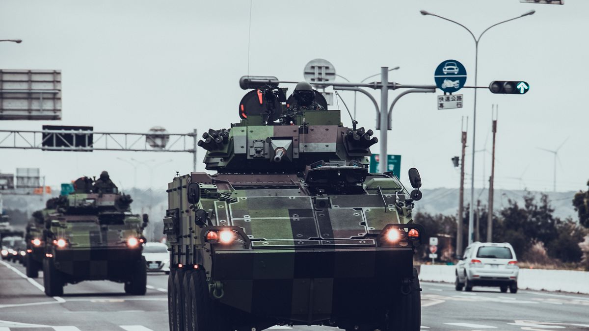 陸軍六軍團裝甲584旅接裝CM34 30機砲戰鬥車,以自力機動方式返回營區。(陸軍六軍團提供) 陸軍六軍團裝甲584旅接裝CM34 30機砲戰鬥車,以自力機動方式返回營區。(陸軍六軍團提供)