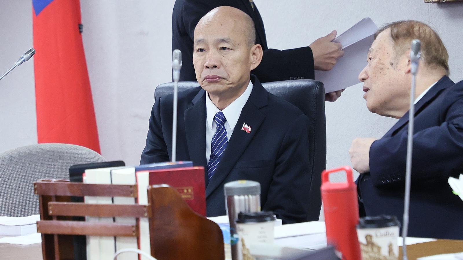 傅崐萁沒來不敢簽?藍白被吼才簽協商結論 韓國瑜再動肝火:立法院被黑暗力量控制