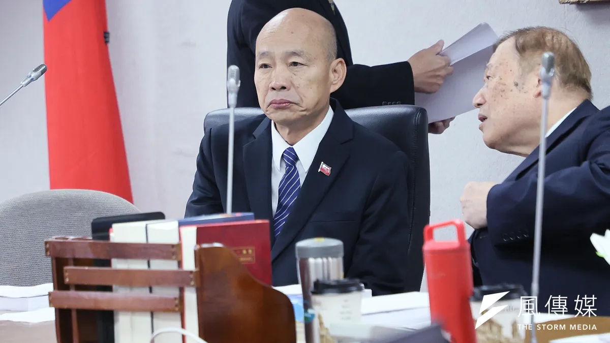 立法院長韓國瑜(見圖)8月11日主持115年度總預算朝野協商時明顯不悅,更罕見對同黨總召傅崐萁(左)動怒,還嚴詞重批「乾脆辭總召」,震驚政壇。(資料照,柯承惠攝)