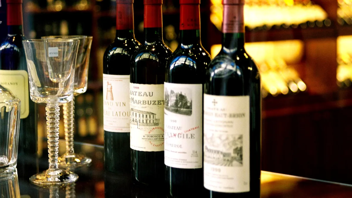 紅酒、牛肉是完美的搭配組合?營養師提醒紅酒的單寧碰上蛋白質,恐消化不良。(資料照,取自維基百科)