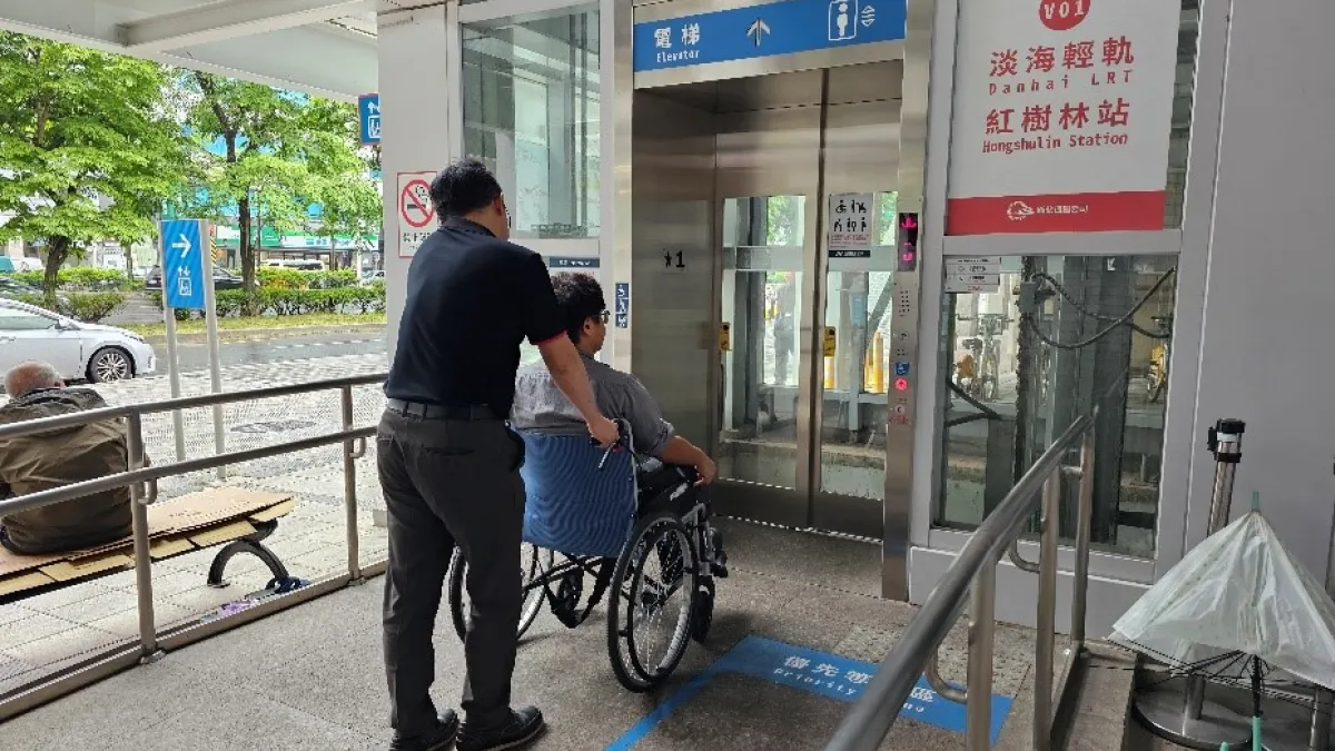 淡海輕軌智慧派梯。(圖/新北市捷運局提供)