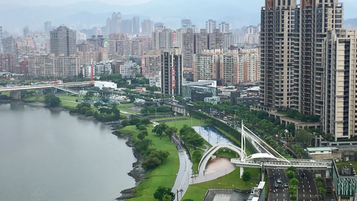 房產業者指出,水岸景觀宅分成兩種類型,一種是市中心有河流流經的河岸景觀宅,另一種則是面對海景的海岸景觀宅。(圖/富比士地產王)