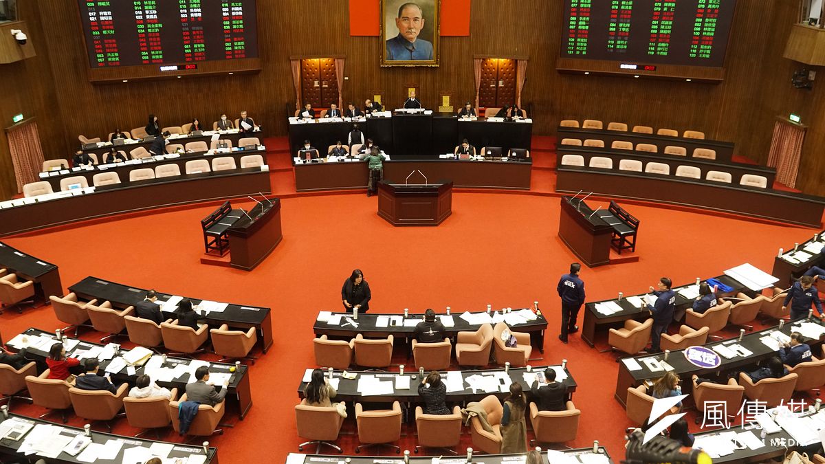 在野黨推長者健保免費引發不少爭議。(蔡親傑攝) 在野黨推長者健保免費引發不少爭議。(蔡親傑攝)