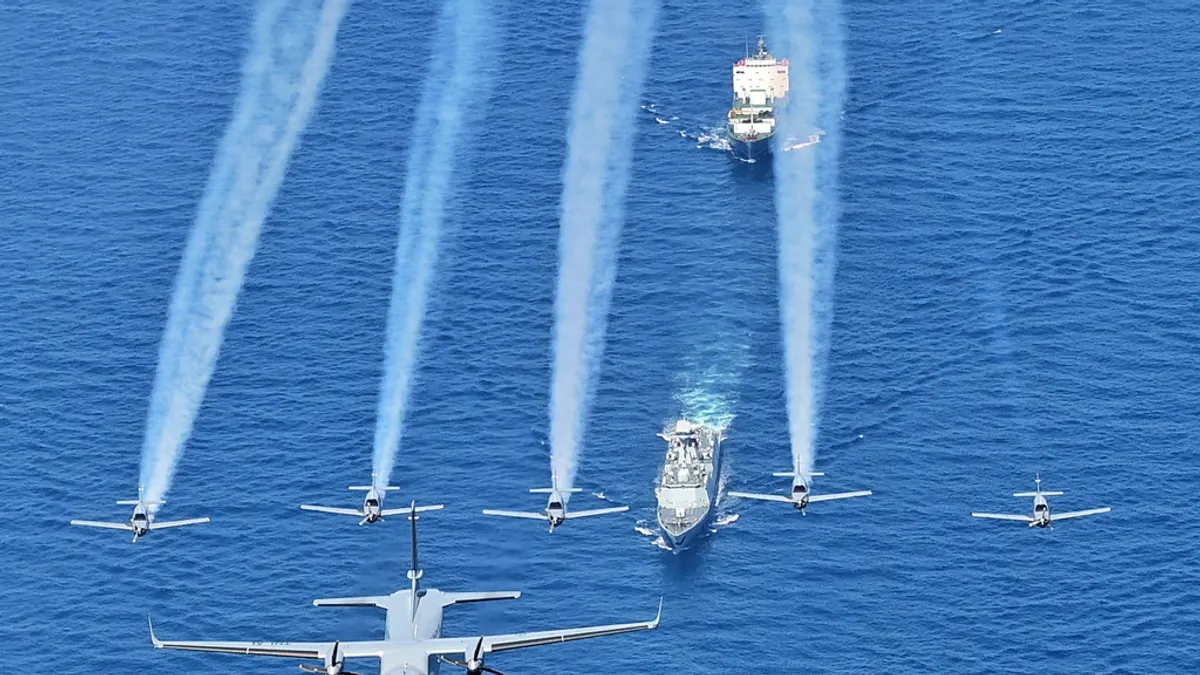 日本防衛省昨(9)日晚間表示,東京與北京關係日益緊張之際,俄羅斯與中國空軍在日本周圍進行聯合巡邏,日本已緊急出動戰機監控。(示意圖/美聯社) 日本防衛省昨(9)日晚間表示,東京與北京關係日益緊張之際,俄羅斯與中國空軍在日本周圍進行聯合巡邏,日本已緊急出動戰機監控。(示意圖/美聯社)