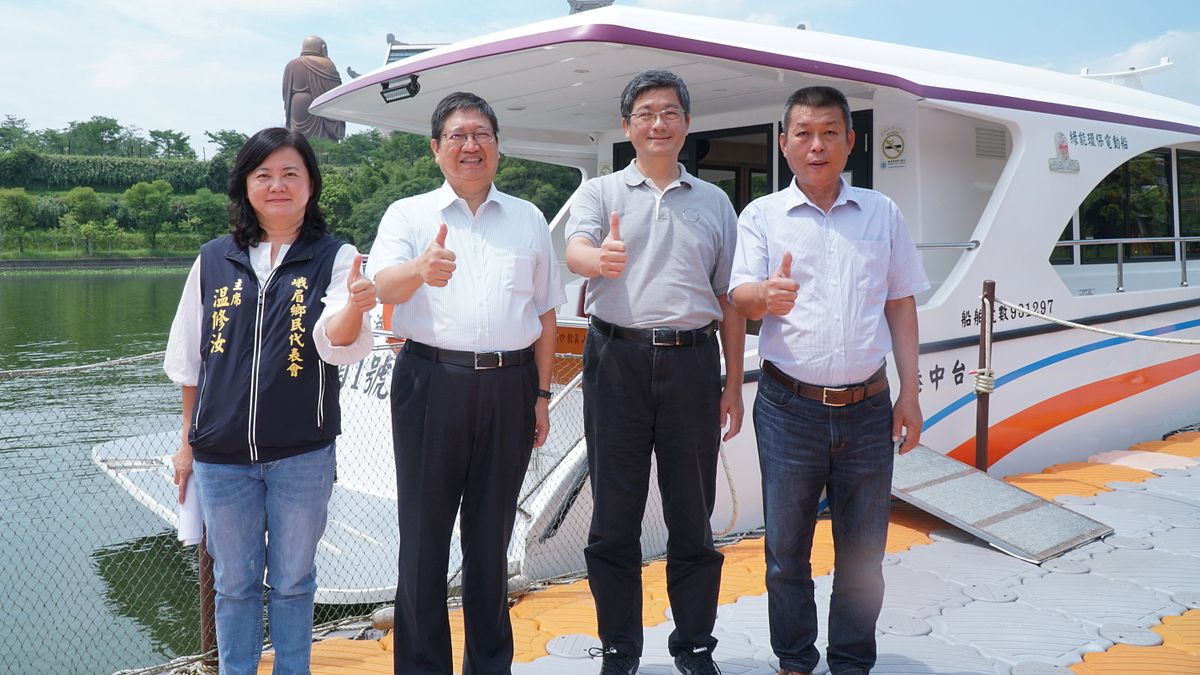新竹縣長楊文科(左二)陪同客委會主委楊長鎮(右二)視察峨眉湖。(圖/新竹縣政府提供) 新竹縣長楊文科(左二)陪同客委會主委楊長鎮(右二)視察峨眉湖。(圖/新竹縣政府提供)