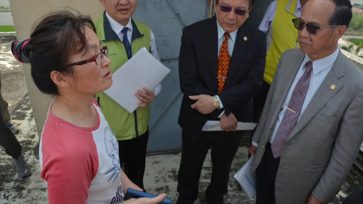 太陽能板遮陰溫度降 乳牛喜歡「做愛做的事」