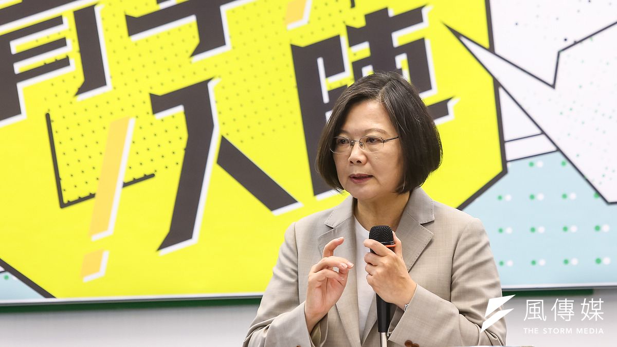 宜蘭市與美國洛克維爾市簽約締結姐妹市,總統蔡英文以「President of Taiwan(R.O.C.)台灣總統」親自簽名祝賀,筆者認為此非正式而完整的官銜。(資料照,顏麟宇攝) 宜蘭市與美國洛克維爾市簽約締結姐妹市,總統蔡英文以「President of Taiwan(R.O.C.)台灣總統」親自簽名祝賀,筆者認為此非正式而完整的官銜。(資料照,顏麟宇攝)