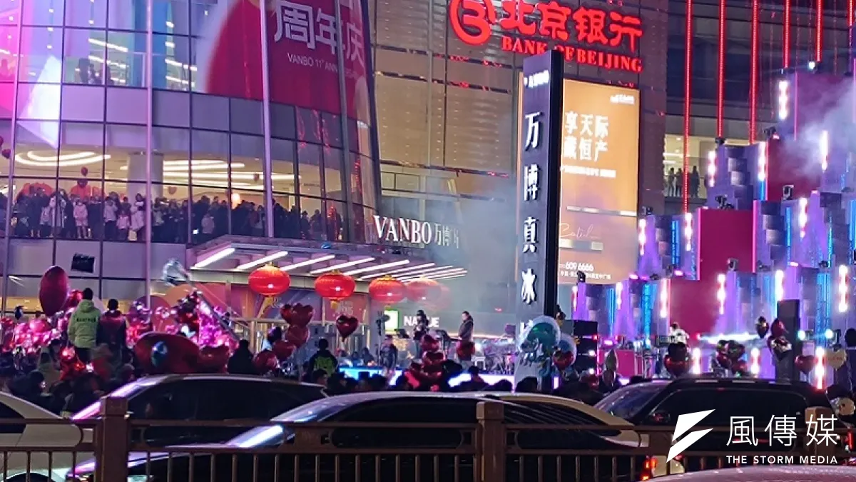 「廢柴式青年」這個詞語則悄悄在中國年輕公務員群體間走紅。圖為2025年,某中國地級市年輕人進行跨年慶祝。(田暢提供)