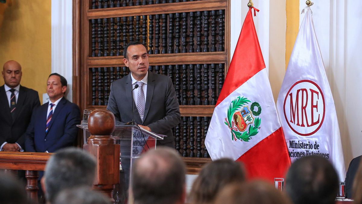 7年7任總統倒台!秘魯現任元首因「私見中國商人」又陷風暴,主動認錯願赴國會解釋