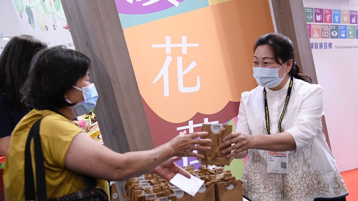 2022台北國際食品展「永續花蓮館」登場,花蓮縣府以「永續」為主題,推出健康、純淨、美味的優質農特產品。(圖/花蓮縣政府農業處提供) 2022台北國際食品展「永續花蓮館」登場,花蓮縣府以「永續」為主題,推出健康、純淨、美味的優質農特產品。(圖/花蓮縣政府農業處提供)