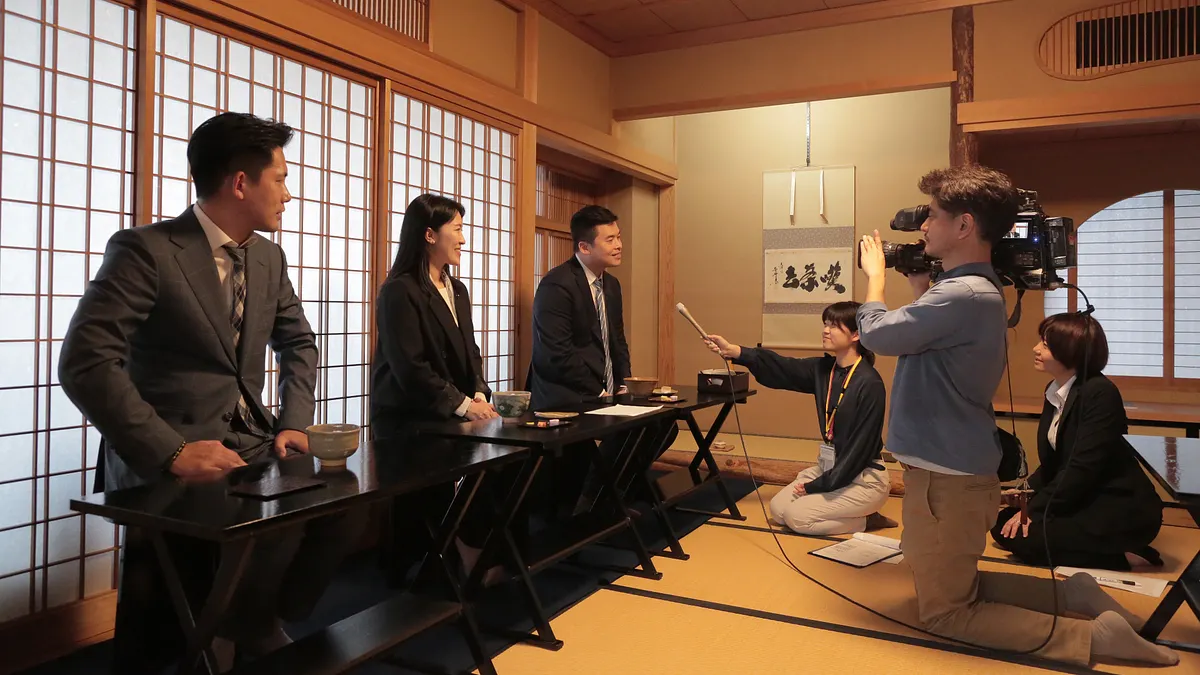 写真の右側より、桃園市議員の陳睿生(チェン・ルイシェン)氏、新北市議員の山田摩衣(やまだ・まい)氏、そして桃園市議員彭俊豪(ポン・ジュンハオ)氏です。(写真提供/KKH-bridge) 写真の右側より、桃園市議員の陳睿生(チェン・ルイシェン)氏、新北市議員の山田摩衣(やまだ・まい)氏、そして桃園市議員彭俊豪(ポン・ジュンハオ)氏です。(写真提供/KKH-bridge)