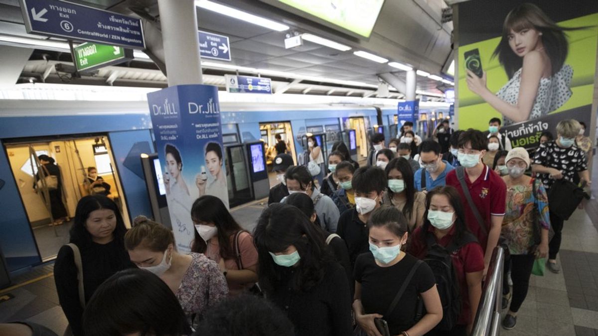 武漢肺炎疫情升高,勢必影響全球供應鏈,而全球各國紛紛禁止中國旅客入境,也可能重創本國經濟。(AP) 武漢肺炎疫情升高,勢必影響全球供應鏈,而全球各國紛紛禁止中國旅客入境,也可能重創本國經濟。(AP)