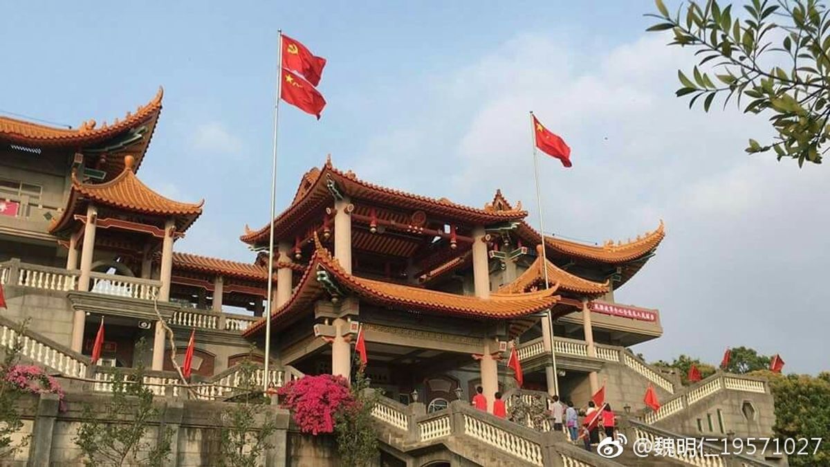 彰化碧雲禪寺遭建商魏明仁作為共產主義宣傳基地,不只喧騰兩岸,還因此登上美國《紐約時報》,引發國際關注。(取自微博) 彰化碧雲禪寺遭建商魏明仁作為共產主義宣傳基地,不只喧騰兩岸,還因此登上美國《紐約時報》,引發國際關注。(取自微博)