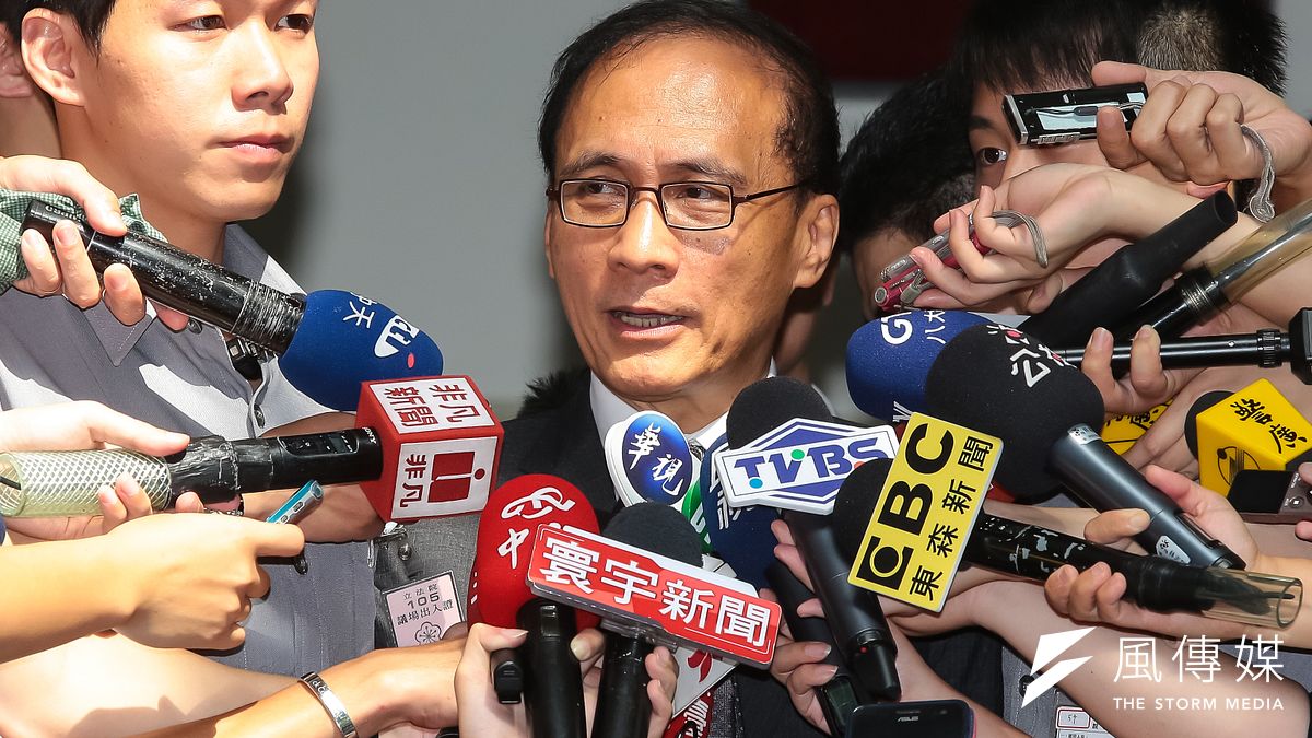 行政院長林全日前接受媒體專訪時,都形容政府短期的振興經濟方案,性質上比較像「安慰劑」。(資料照,顏麟宇攝) 行政院長林全日前接受媒體專訪時,都形容政府短期的振興經濟方案,性質上比較像「安慰劑」。(資料照,顏麟宇攝)