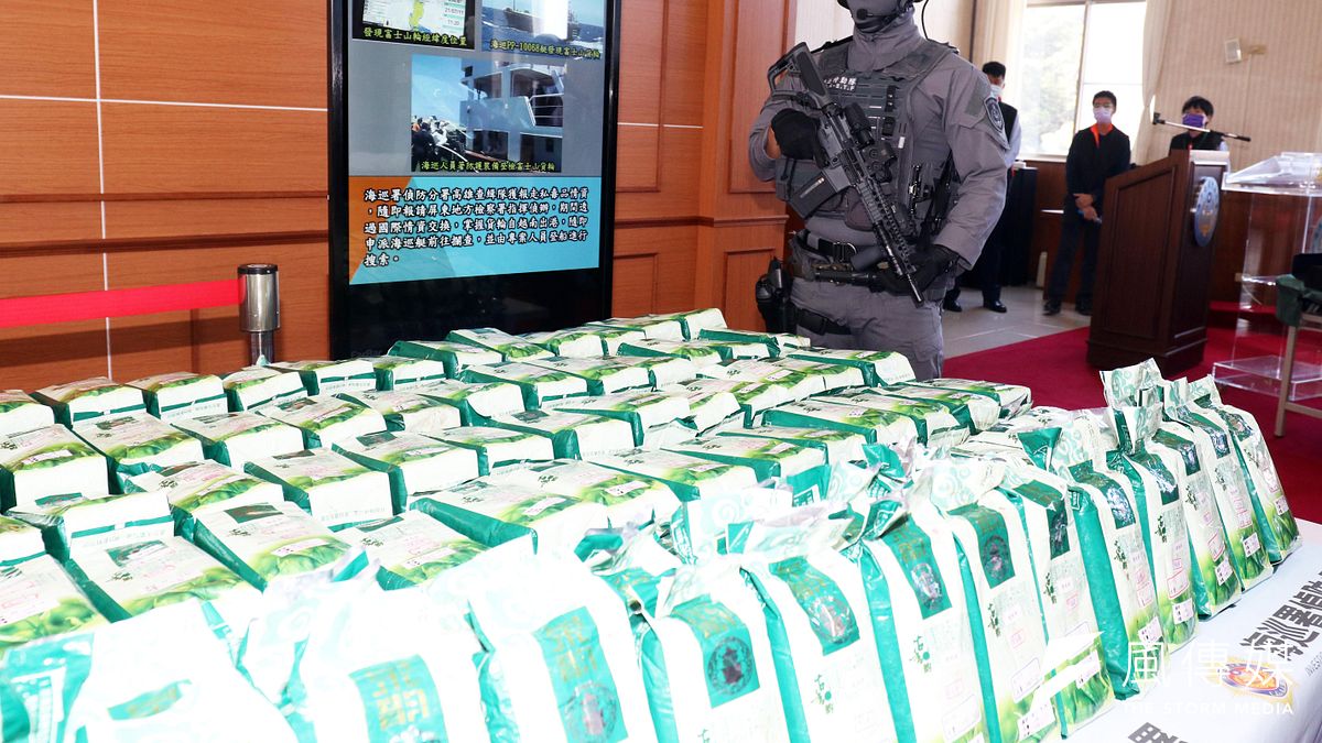 今年第6波安居緝毒專案查緝行動結束,海巡署方面查獲各級毒品計1380公斤。(蘇仲泓攝) 今年第6波安居緝毒專案查緝行動結束,海巡署方面查獲各級毒品計1380公斤。(蘇仲泓攝)