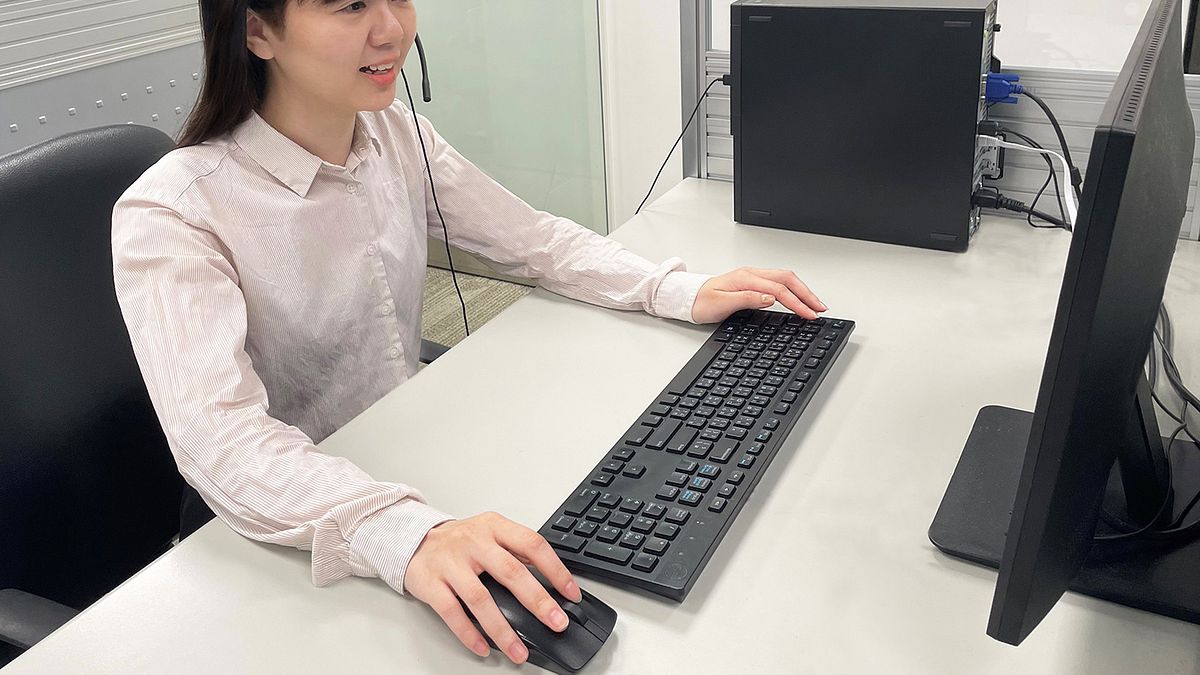 富邦產險「樂齡台語客服專線」,以台語及適合年長者的語速用詞,為不擅長說國語的年長客戶打造「類博愛座」的快速進線服務。 富邦產險「樂齡台語客服專線」,以台語及適合年長者的語速用詞,為不擅長說國語的年長客戶打造「類博愛座」的快速進線服務。