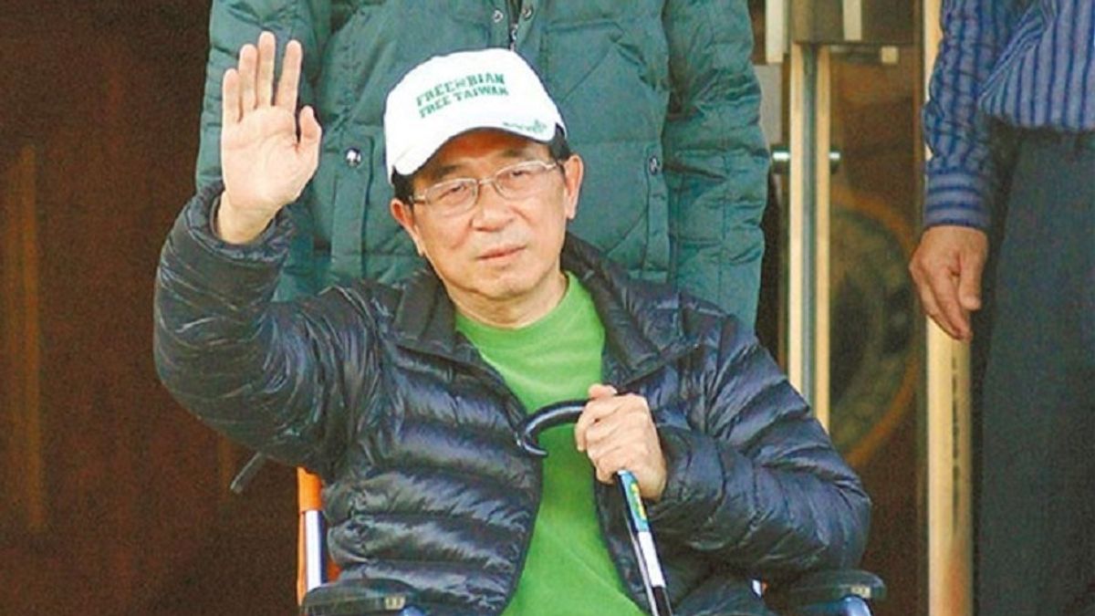 扁抵民生東路老家 支持者激動吶喊「阿扁無罪!」 扁抵民生東路老家 支持者激動吶喊「阿扁無罪!」