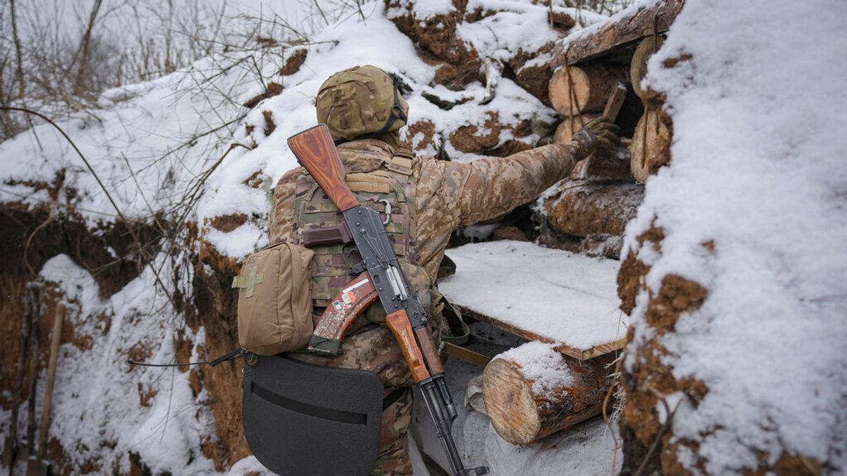 2022年1月,在盧甘斯克前線備戰的烏克蘭士兵。(美聯社) 2022年1月,在盧甘斯克前線備戰的烏克蘭士兵。(美聯社)