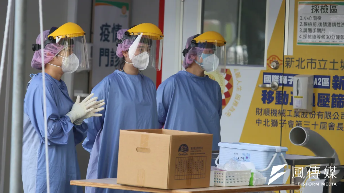有北市醫護人員反映,表示目前預約不到第2劑疫苗,恐造成保護力不足。示意圖,非本新聞當事人。(資料照,柯承惠攝)