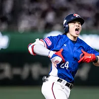 プレミア12、台湾チームの主将陳傑憲は「四角形のハンドサイン」を示し、ユニフォームに表記できない「Taiwan」を表す。(資料写真、中華野球協会提供) プレミア12、台湾チームの主将陳傑憲は「四角形のハンドサイン」を示し、ユニフォームに表記できない「Taiwan」を表す。(資料写真、中華野球協会提供)