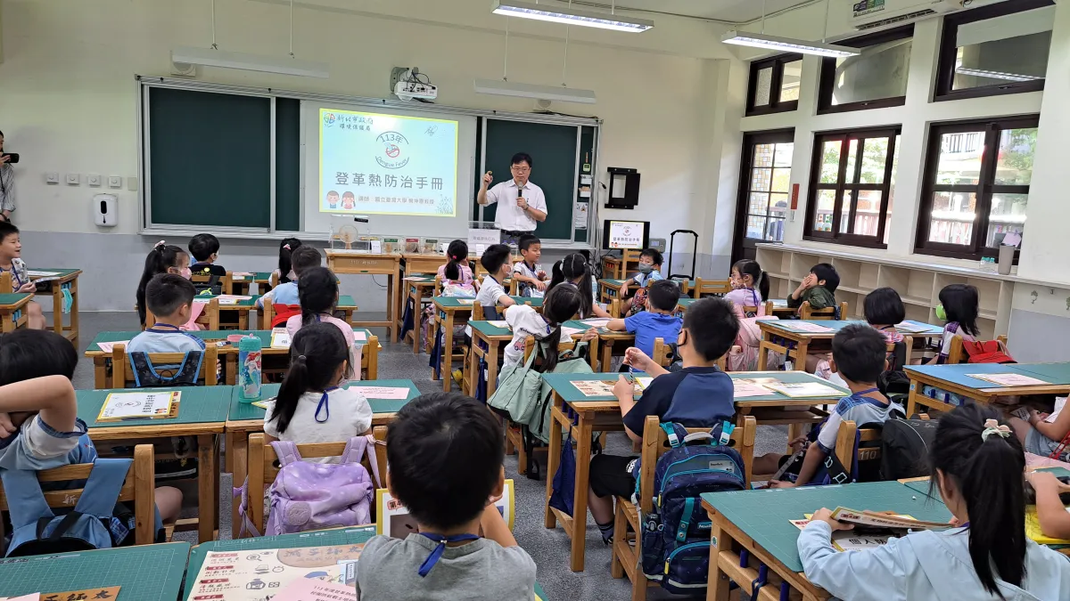 「小小防蚊戰士」登革熱防治培訓課程,向國小學童傳遞正確的防蚊知識。(圖/新北市環保局提供)