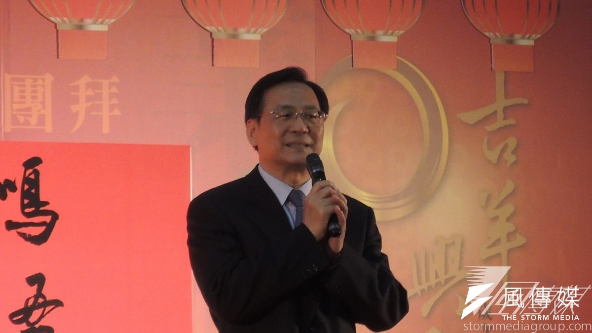 台電24日舉行新春團拜,董事長黃重球表示,4月電價跌幅將「超過大家預期」。(葉瑜娟攝) 台電24日舉行新春團拜,董事長黃重球表示,4月電價跌幅將「超過大家預期」。(葉瑜娟攝)