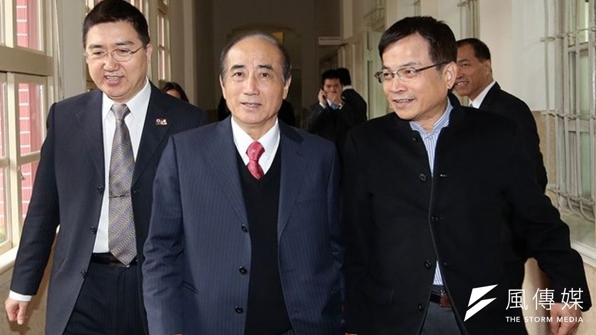 馬王惡鬥再起?立法院長王金平(中)對於國民黨對其黨籍確認官司提起上訴,10日表示予以尊重,後續事項委請律師處理。(吳逸驊攝) 馬王惡鬥再起?立法院長王金平(中)對於國民黨對其黨籍確認官司提起上訴,10日表示予以尊重,後續事項委請律師處理。(吳逸驊攝)