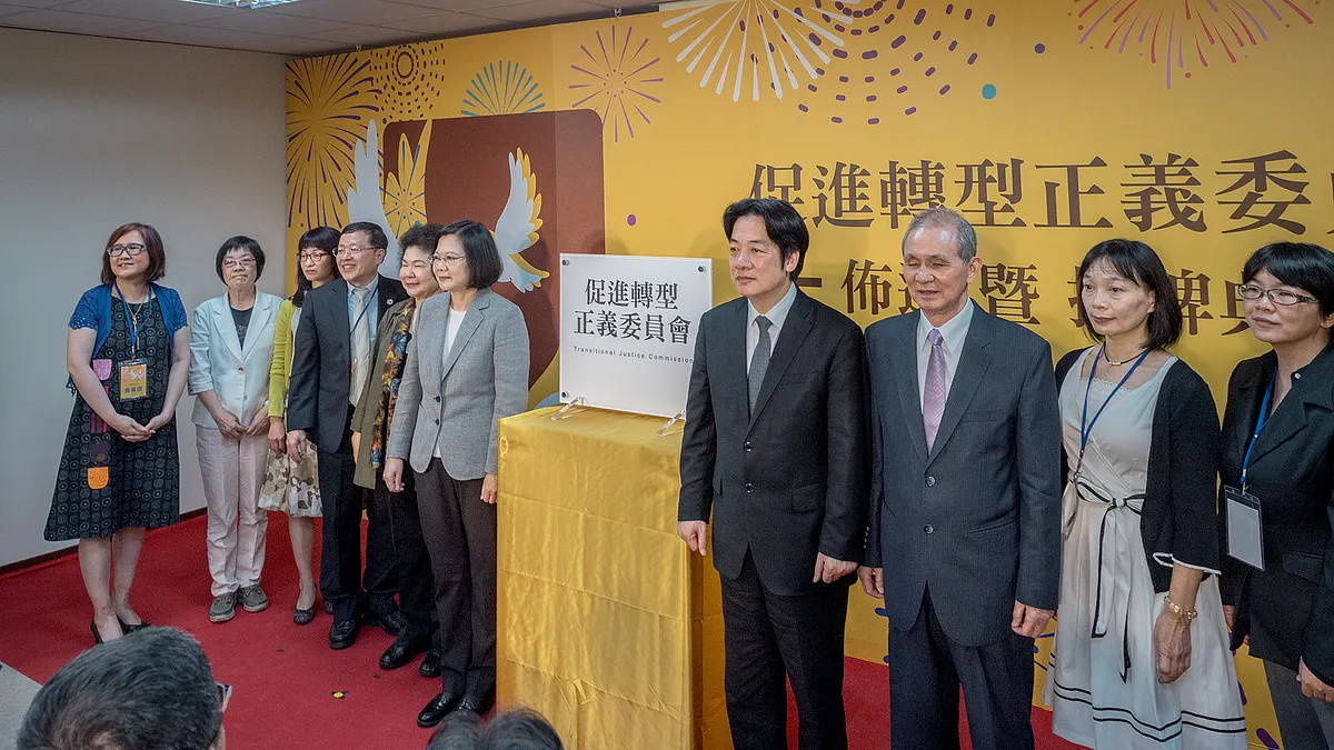 前促轉會副主委張天欽自甘「東廠」,讓促轉會成了轉型正義的汙垢和笑柄。(圖為促轉會佈達∕取自總統府) 前促轉會副主委張天欽自甘「東廠」,讓促轉會成了轉型正義的汙垢和笑柄。(圖為促轉會佈達∕取自總統府)