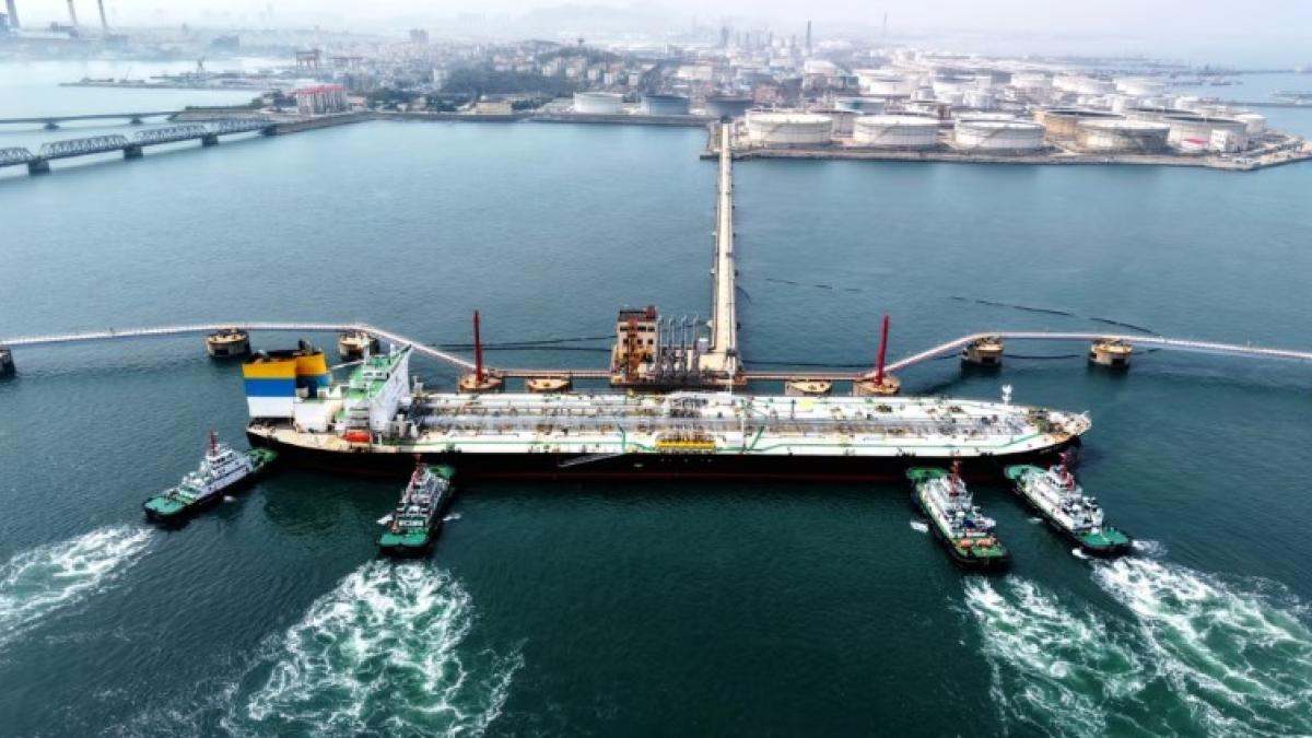 國際熱議》中國每日原油進口驟降300萬桶,為何能撐到現在?「消失的石油」謎團,正在浮現…