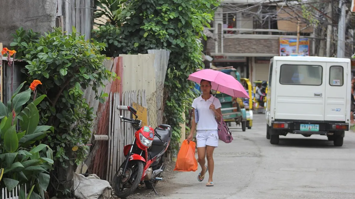菲律賓籍移工不只面對外籍雇主的剝削,有時還要忍受本國駐外人員的欺凌,兩頭受迫。(示意圖非本人/insanetattooproducts@pixabay)
