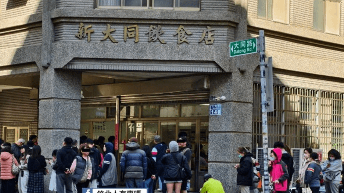 新大同餐飲店吸引想要吃最後一次的饕客。(圖/翻攝自臉書) 新大同餐飲店吸引想要吃最後一次的饕客。(圖/翻攝自臉書)