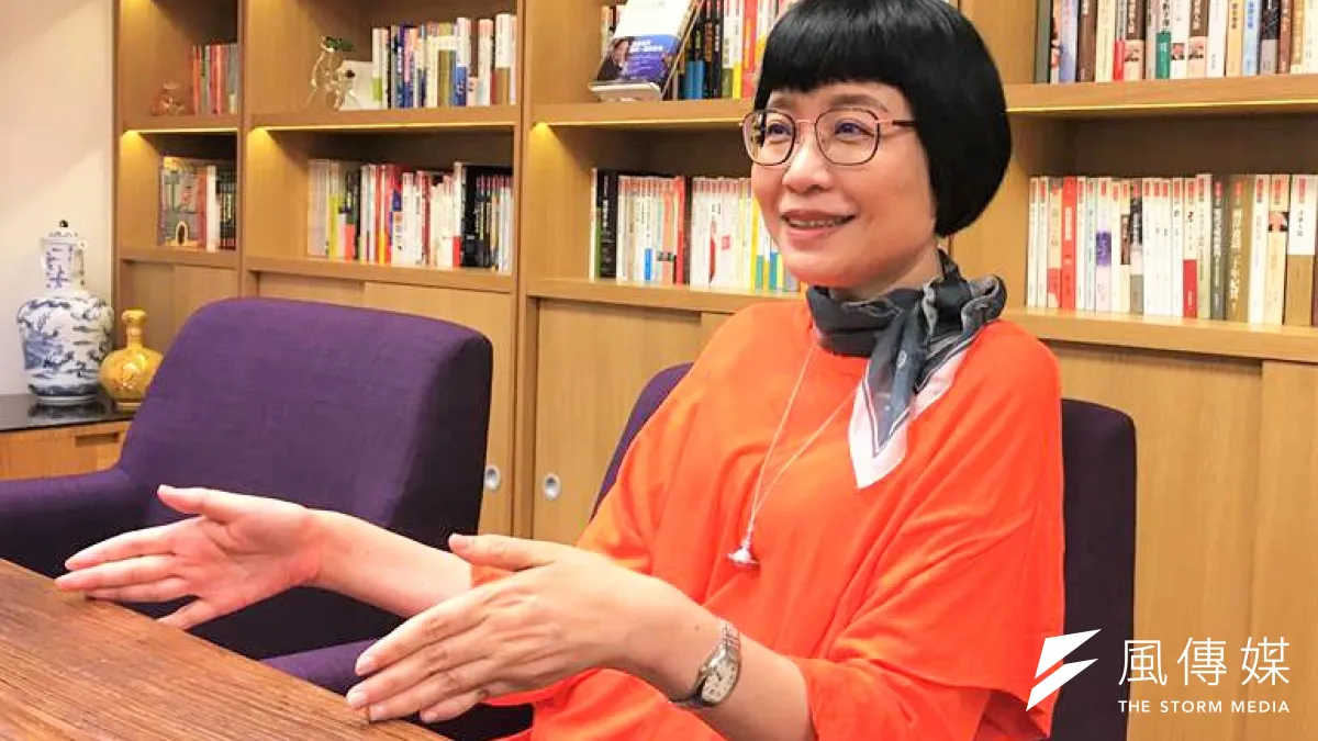 有感於人在中年遇到的重大變故,知名作家張曼娟寫下「給所有中年人的情書」。(圖/鐘敏瑜攝)
